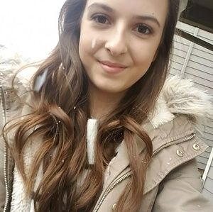 Meet your Posher, Adina